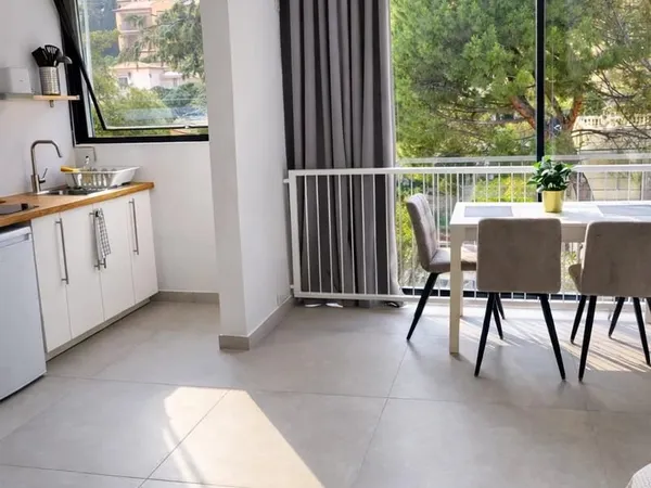 Beaulieu-sur-Mer - Studio lumineux avec balcon, parking et cave 