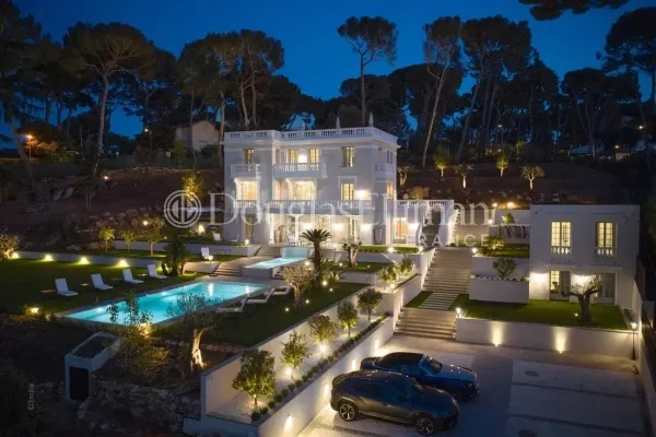 CAP D'ANTIBES - Demeure Belle Époque des Années 1920