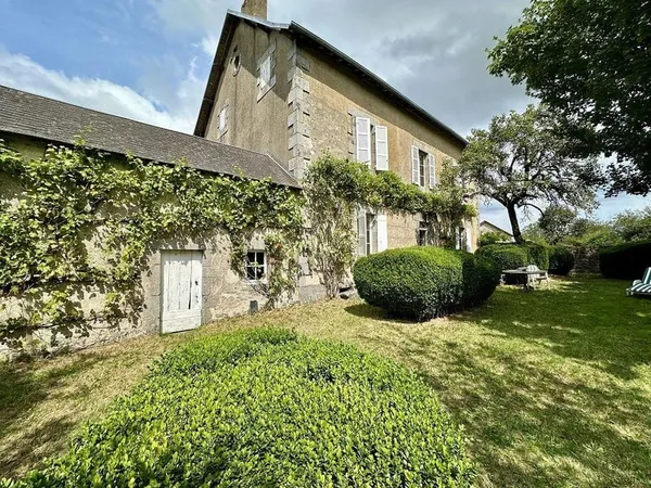Maison d'environ 214 m2 