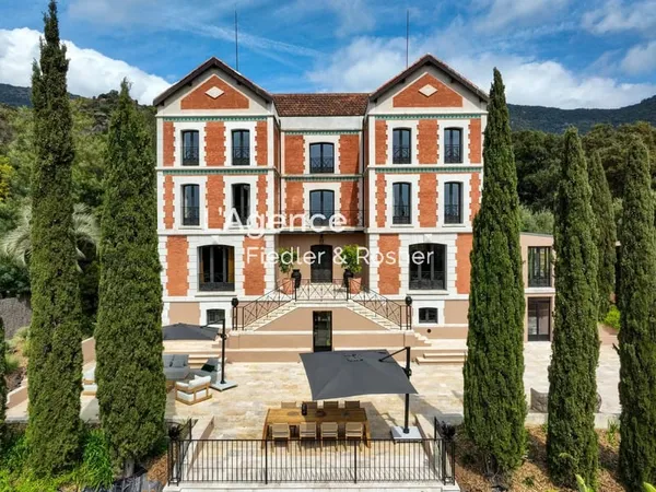 REF 618 : LAVANDOU - CAVALIÈRE - CHÂTEAU D'EXCEPTION 