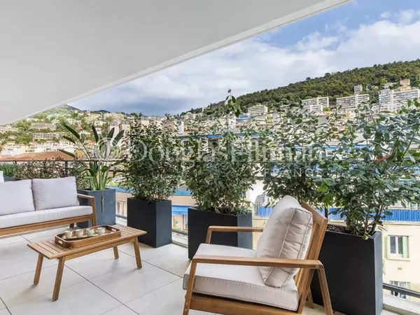 NICE - Riquier /Le port : Penthouse duplex 4 pièces 