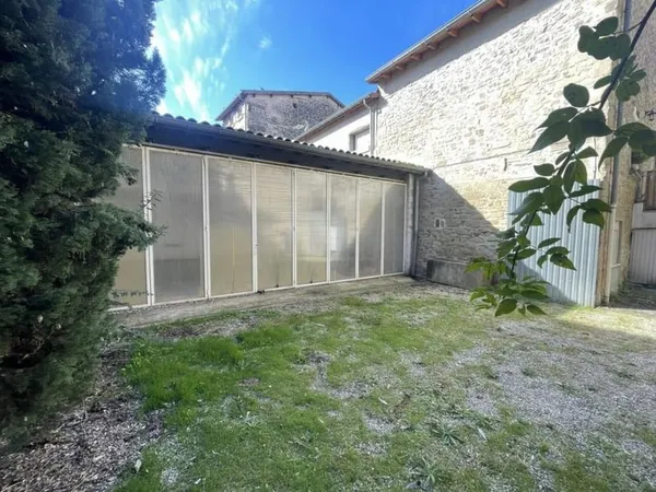 Maison avec atelier -Potentiel de transformation - 204 m² de 