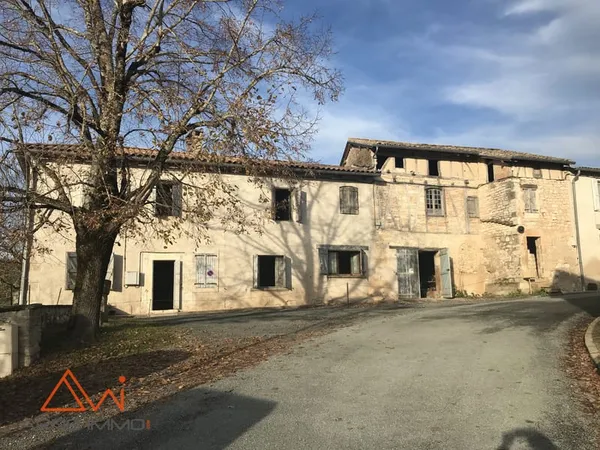 Grande maison de village à rénover Fort potentiel Terrain 1 590 m2 Le Verdier 