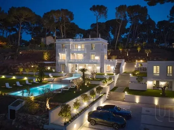 7 chambres - Villa - Alpes-Maritimes - À vendre - 11240