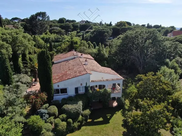 Villa d'exception à deux pas du centre de Saint-Tropez 
