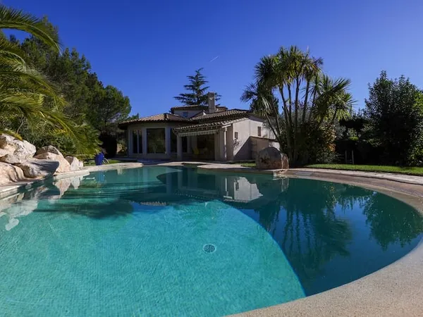 Maison 4 pièces 240 m² 