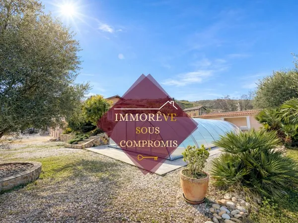 Maison individuelle avec sous-sol, piscine et terrain constructible