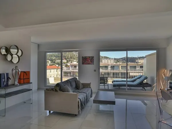 Superbe appartement au dernier étage avec 2 terrasses et vues panoramiques - centre-ville de 