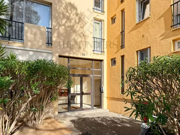 Appartement 2 Chambres a louer avec Parking en Plein Centre 
