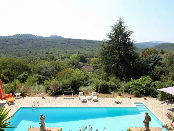 Maison 3 pièces 318 m² 
