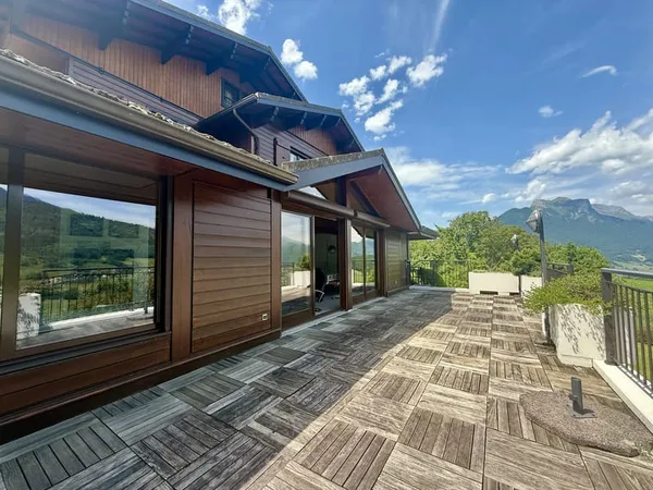 FAVERGES SEYTHENEX - VUE IMPRENABLE - CALME ET TRANQUILITE - CHALET 11 PERSONNES 