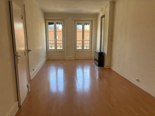 F2 -33 RUE DE LA CLAIRE