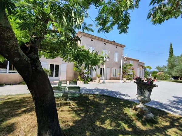 Maison 17 pièces 150 m² 