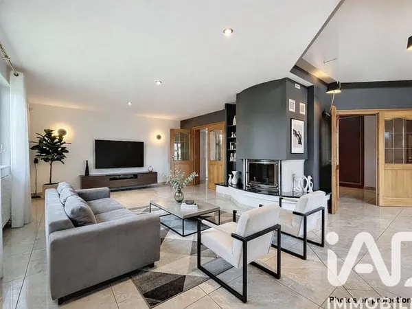 Maison 6 pièces 233 m²
