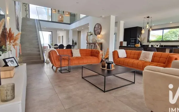 Maison 7 pièces 220 m²