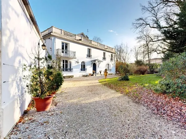 Maison 6 pièces 388 m² 
