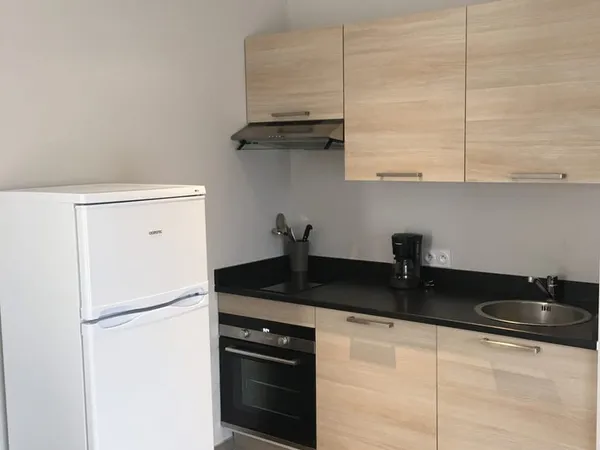 À VENDRE T2 ENTIÈREMENT RÉNOVÉ AVEC TERRASSE ARLES