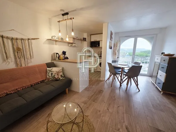 Appartement T2 29m2 rénové avec vue dégagée, secteur Rive Gauche, piscine + ascenseur
