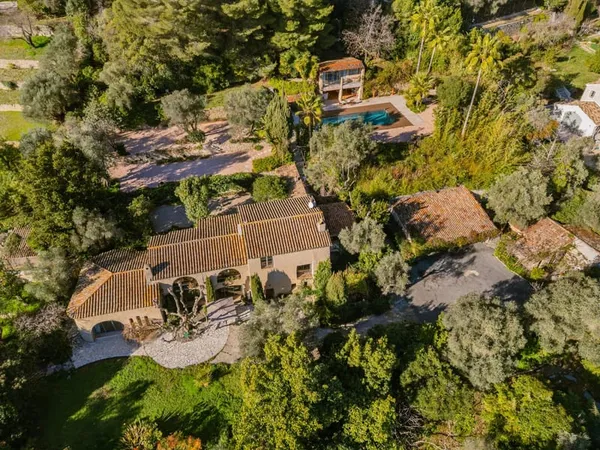 Maison 7 pièces 407 m² 