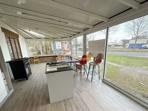 Charmant commerce de 3 pièces avec terrasse et garage à Saint-Soupplets