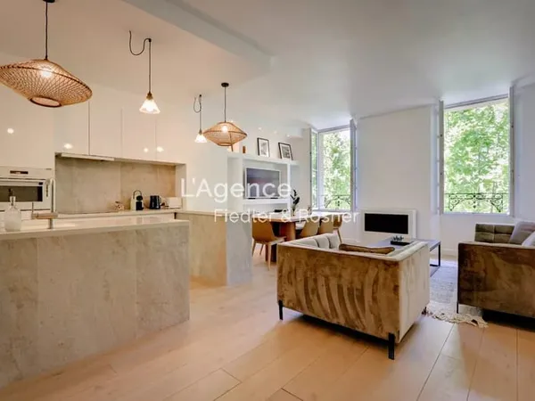REF 343 : LUXUEUX APPARTEMENT AU COEUR DE SAINT-TROPEZ 