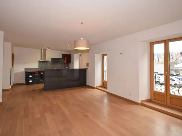 Centre Bourg-Madame Appartement de caractère aux volumes rares 