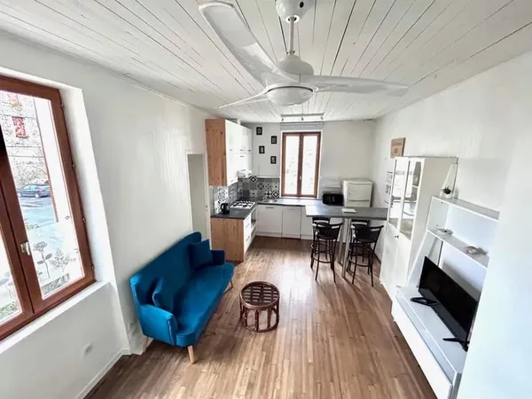 STUDIO MEUBLE / RUE DU BASSIN