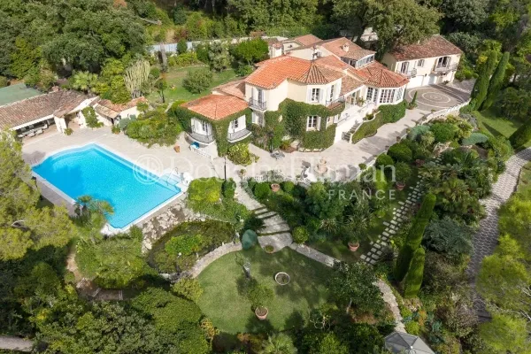 CANNES : Superbe Villa Classique avec Vue Mer