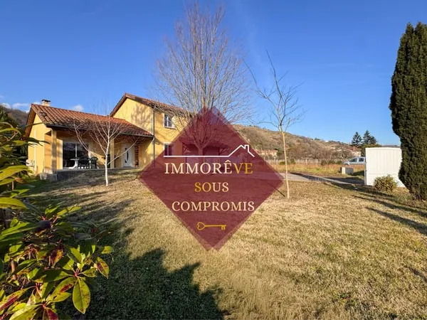 Maison individuelle 111,8 m2 Terrain 2 122 m2 Dépendances et fonctionnalité