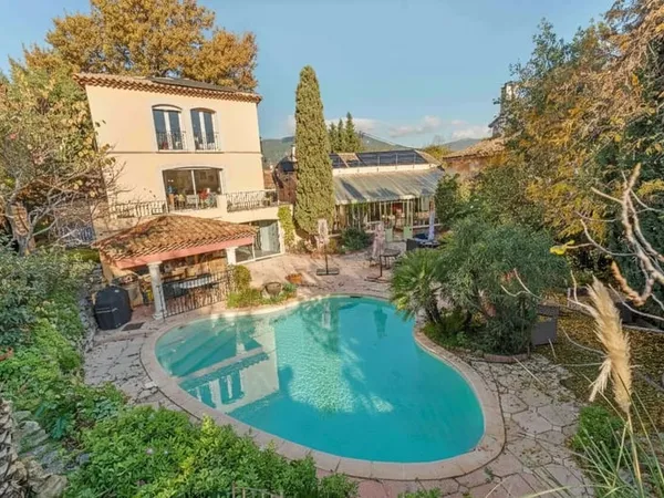 Maison 5 pièces 300 m² 