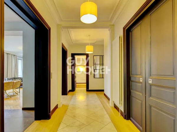 Appartement 7 pièces 223 m²