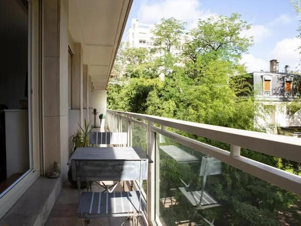 Paris 16e - Appartement de 114 m² - Balcon filant - Cave - Parking en sus - DPE D 
