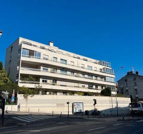 APPARTEMENT A CHAVILLE 
