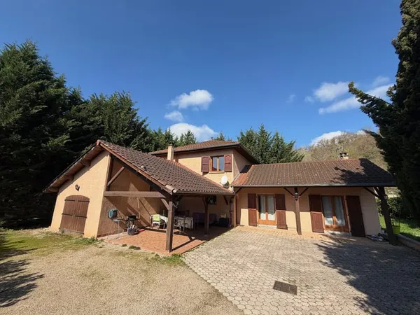 Saint-Chef : Maison Familiale - Au calme - Piscine