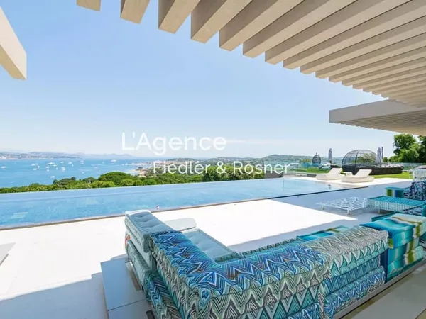 REF 646 : GASSIN - SINOPOLIS - VILLA VUE MER EXCEPTIONNELLE SUR DE SAINT-TROPEZ 