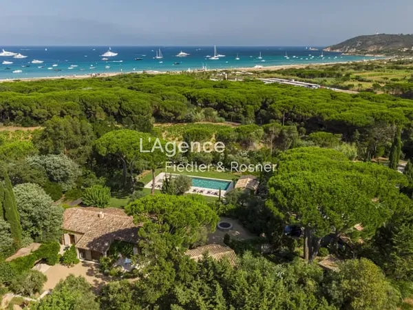 REF 158 : RAMATUELLE - PROCHE DES PLAGES DE PAMPELONNE 