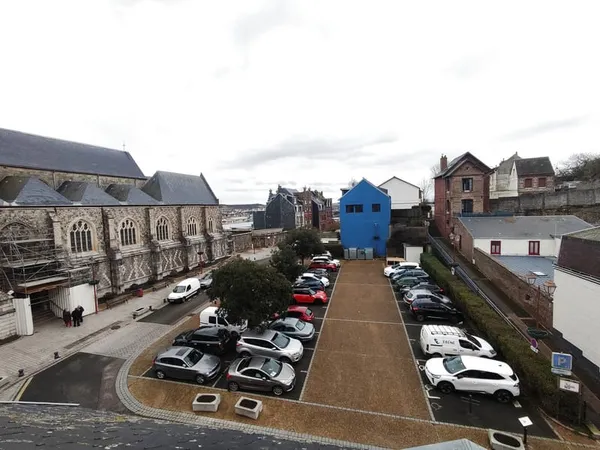 MAISON PROCHE DU PORT ET COMMERCES ET PLAGE 