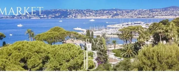CAP D'ANTIBES - VILLA MODERNE DESSINÉE PAR UN ARCHITECTE - À DISTANCE DE MARCHE DE LA PLAGE AVEC 