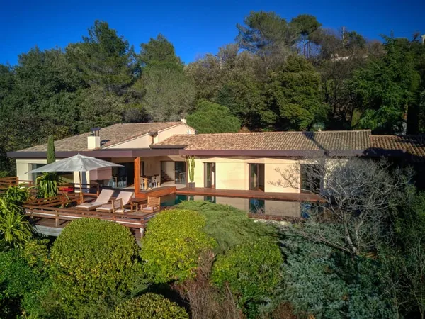 Maison 6 pièces 327 m²