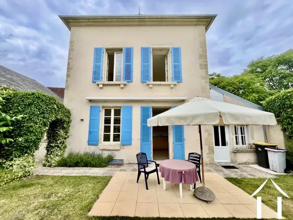 Maison de style maison de maitre au coeur de Ancy-le-Franc historique 
