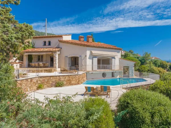 Maison 4 pièces 301 m² 