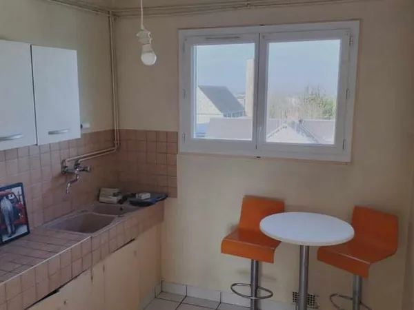 Loc Appt 2 pièces 43 M² au 3 ème et dernier étage à Blo 