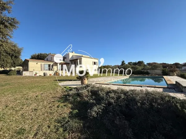 Villa avec piscine et sa vue imprenable. 