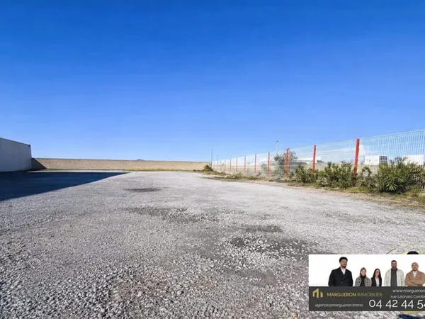 Terrain 671 m² 