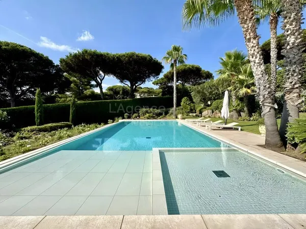 REF 547 : RAMATUELLE - VAL DE RIAN - PROPRIETE AVEC VUE MER 