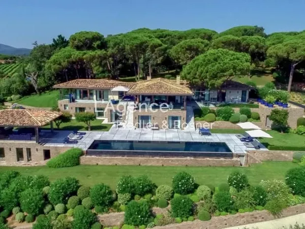 REF 111 : PROPRIETE D'EXCEPTION - SAINT-TROPEZ - TAHITI 