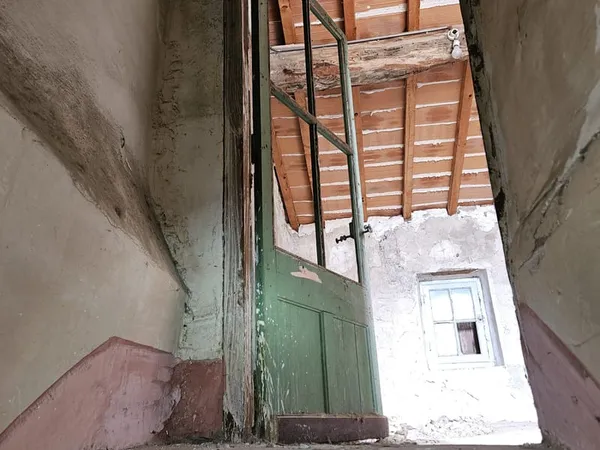Maison de village avec terrasse à rénover