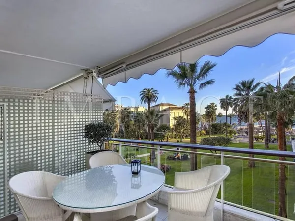 Cannes Grand hôtel appartement à louer vue mer 