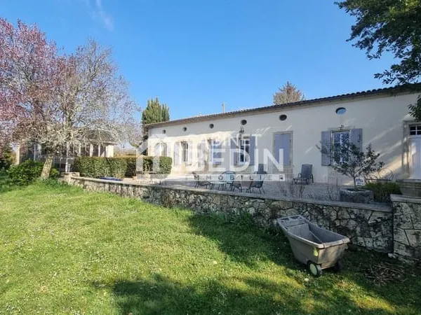 Maison 9 pièces 246 m² 