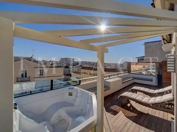 Location saisonnière - Splendide penthouse de 80m2 - Cannes 